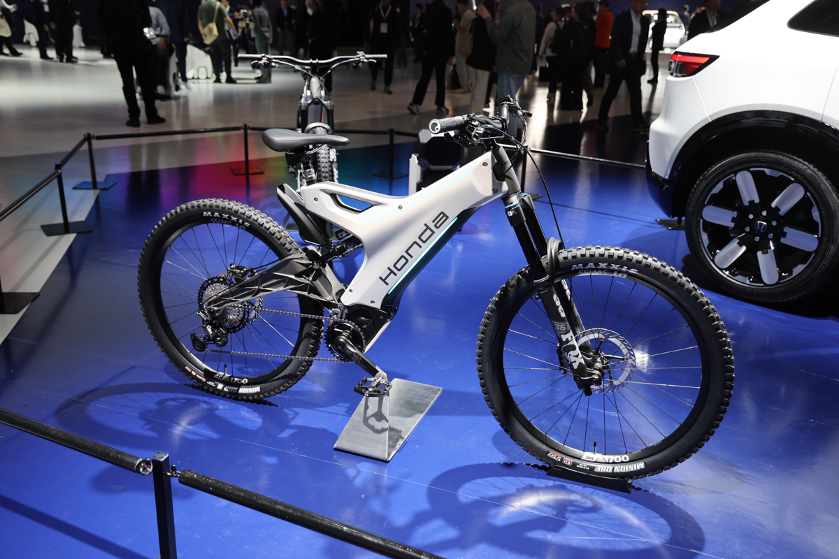 2023年のモビリティショーで展示されたe-MTBプロトタイプ