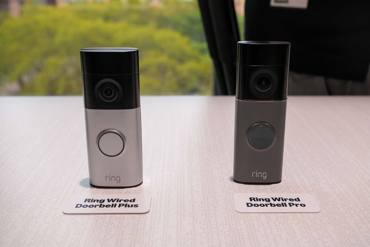 右が、日本でも発売を予定している、4K対応の「Ring Wired Doorbell Pro」