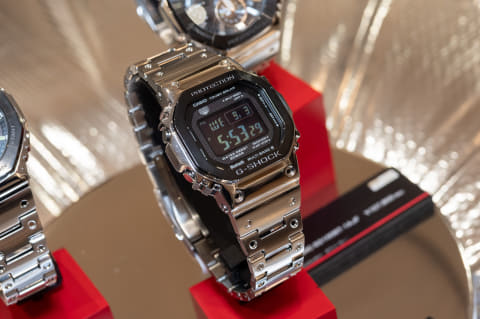 G-SHOCK、フルメタル3機種にブラックベゼルのモノトーン