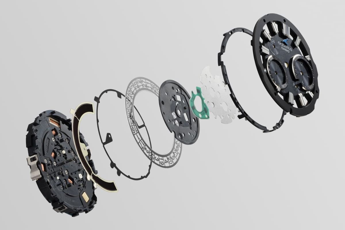 OCW-SG1000CNのガリウムタフソーラー。肉抜きした日車の後ろにソーラー発電モジュールが搭載される