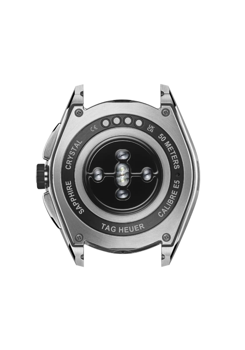 45mm、裏面に心拍センサーと充電端子