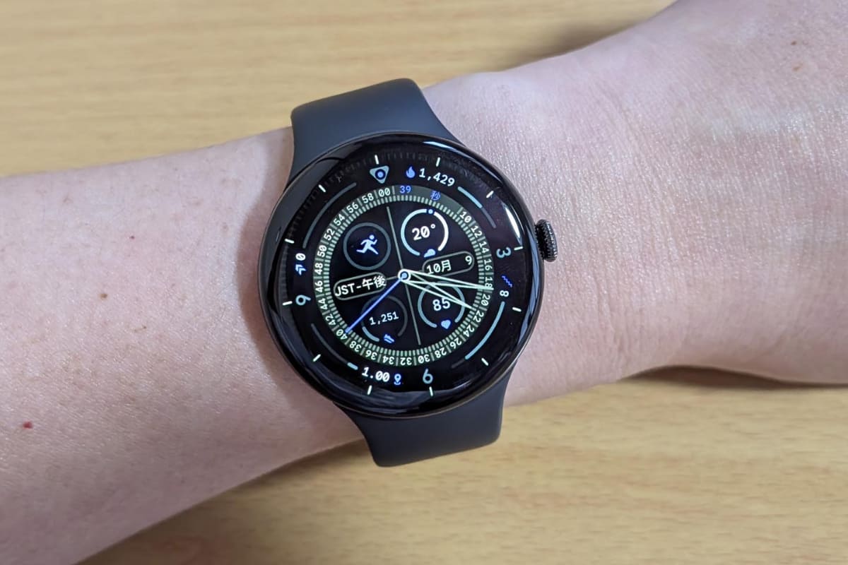 これが全灯状態。アナログ盤面で、よく見ると秒針が確認できます