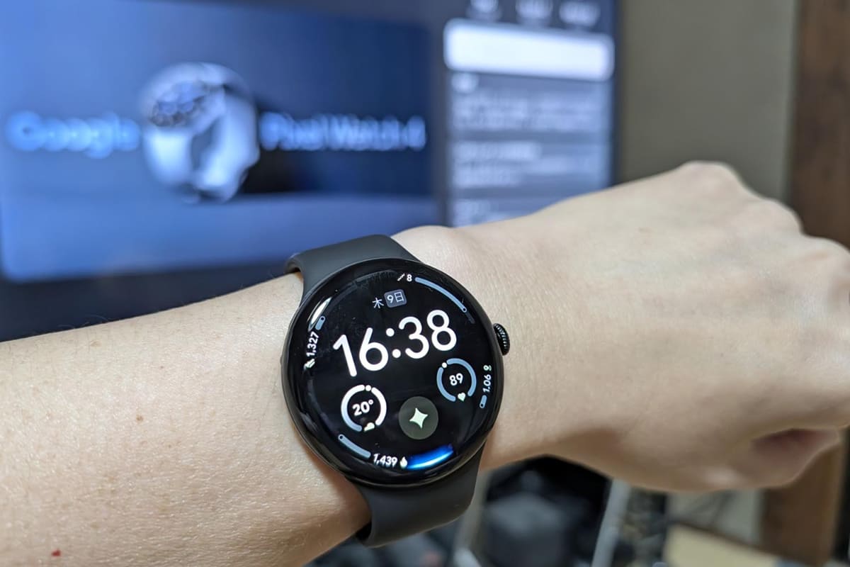 片手が塞がっている時はもちろん、家でダラダラしている時も「手をあげて話す」は重宝すると思うのですが、いかがでしょう？