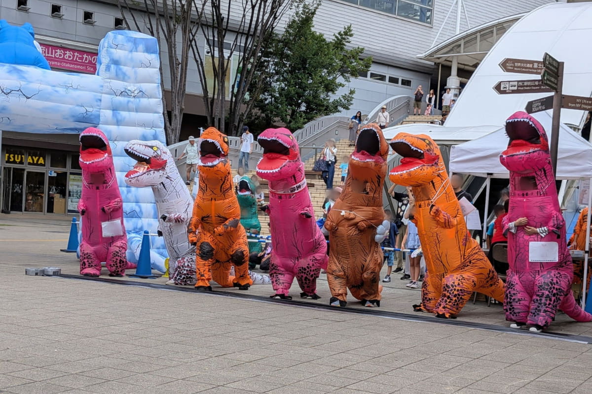 レース直前のティラノたち