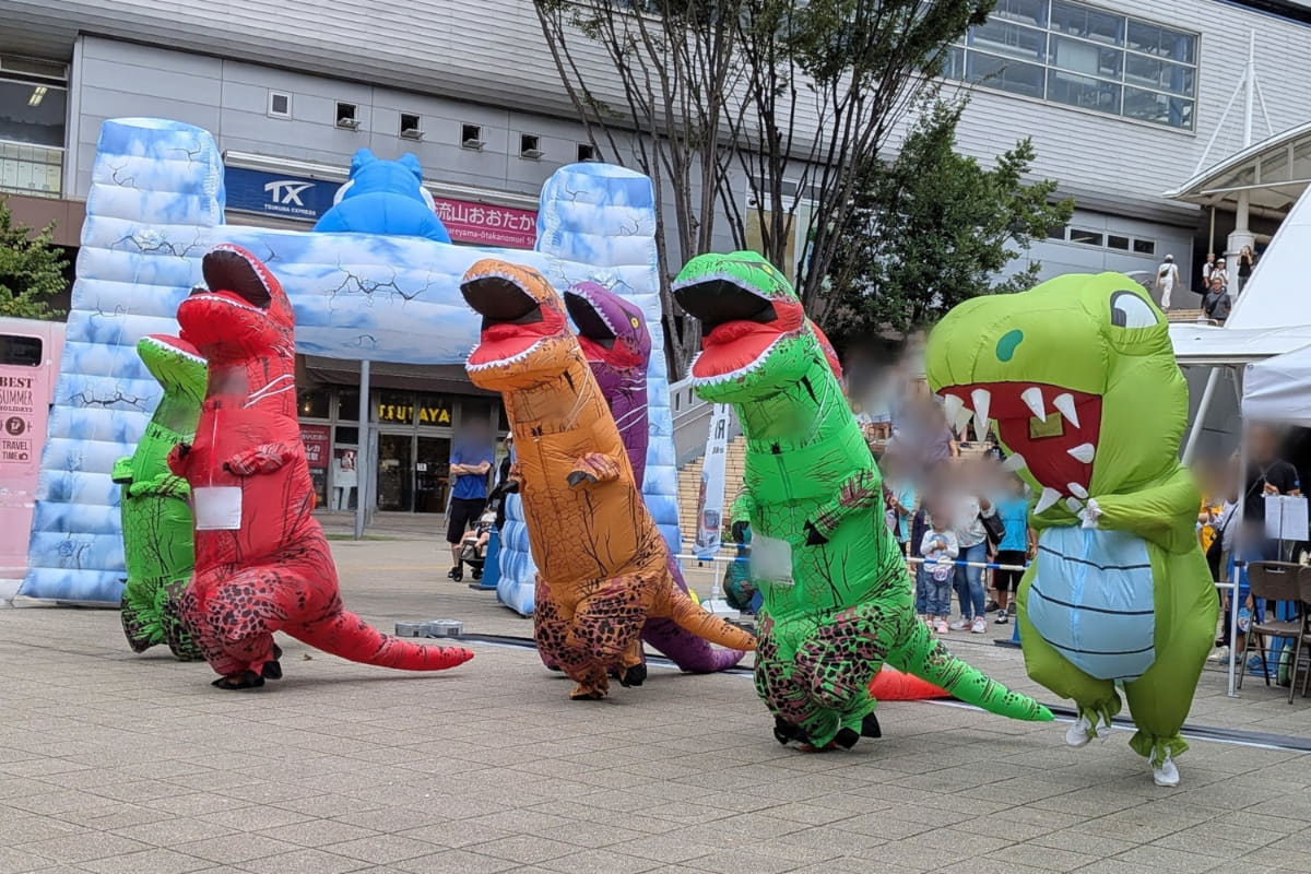 デザインの異なるティラノもいました