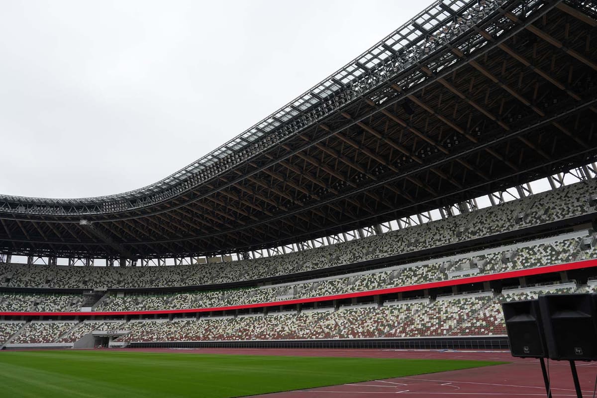 競技場を一周する赤いラインも新たなフィールド演出のひとつ。MUFGを意識したものだ