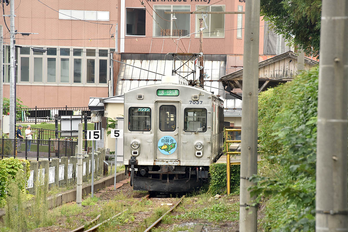 中央弘前駅に停車している大鰐線の電車