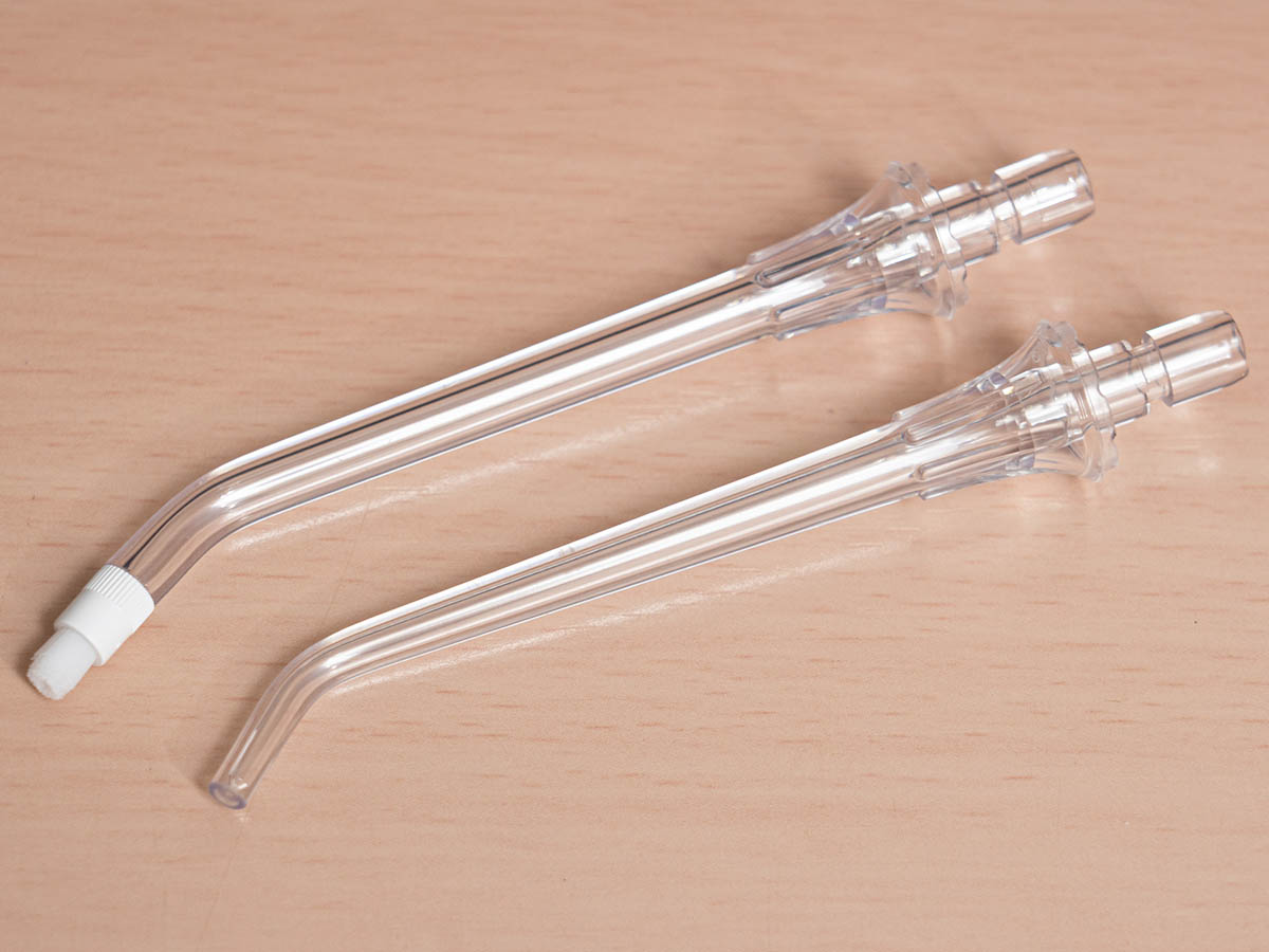 ノズルは通常用(下)のほか、矯正中に使うタイプ(上)も付属