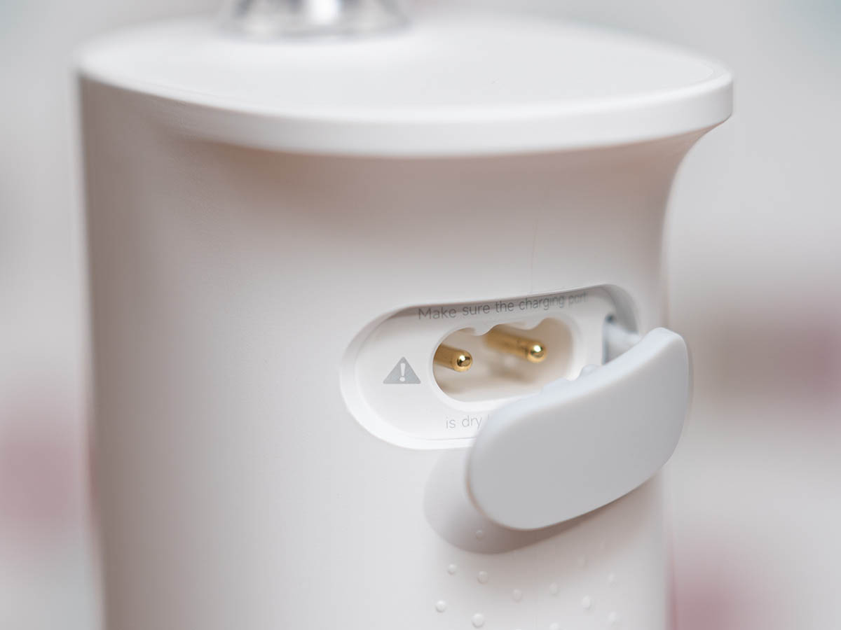 本体側の充電ポート