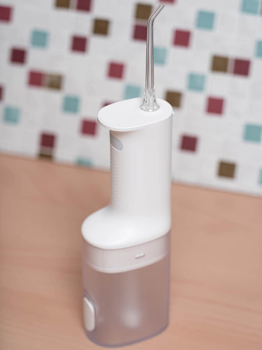 給水ホースには重りが付いているので、傾けても最後まで水を吸い上げてくれます