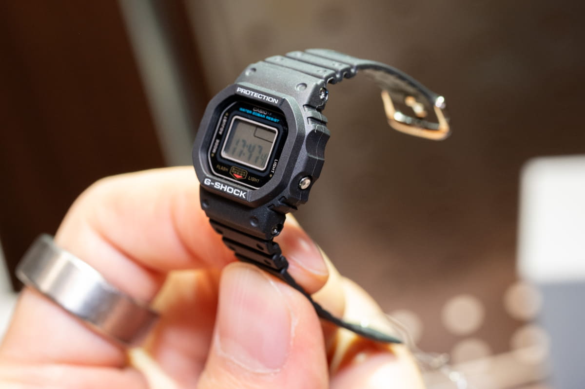 G-SHOCK DW-5600(左)とG-SHOCK nano DWN-5600(右)