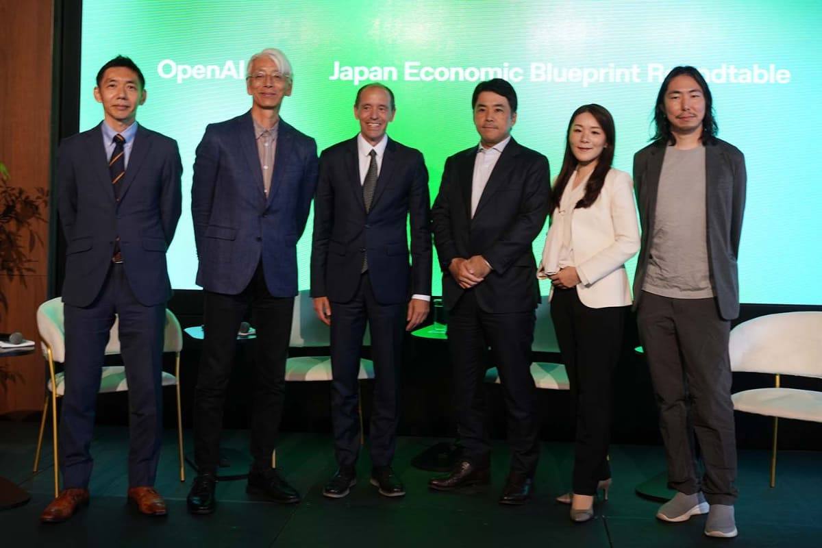 左からOpenAI Japan 政策・パートナーシップ担当 大久保 和也氏、日立製作所 執行役常務 AI&ソフトウェアサービスビジネスユニットCEO兼AIトランスフォーメーション推進本部長 細矢良智氏、OpenAI Chief Global Affairs Officer Chris Lehane氏、三菱UFJフィナンシャル・グループ 執行役員 グループCDO兼デジタル戦略統括部長 江見 盛人氏、Cynthialy代表取締役CEO 國本知里氏、THE GUILD CEO/UI UX Designer深津貴之氏