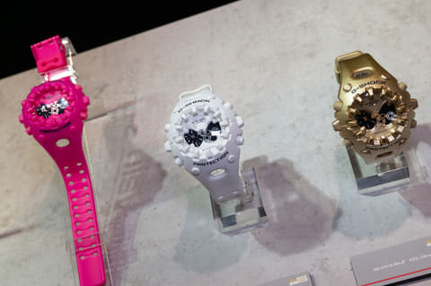 G-SHOCK、ユニークな造形「GA-V01」にピンクやゴールド