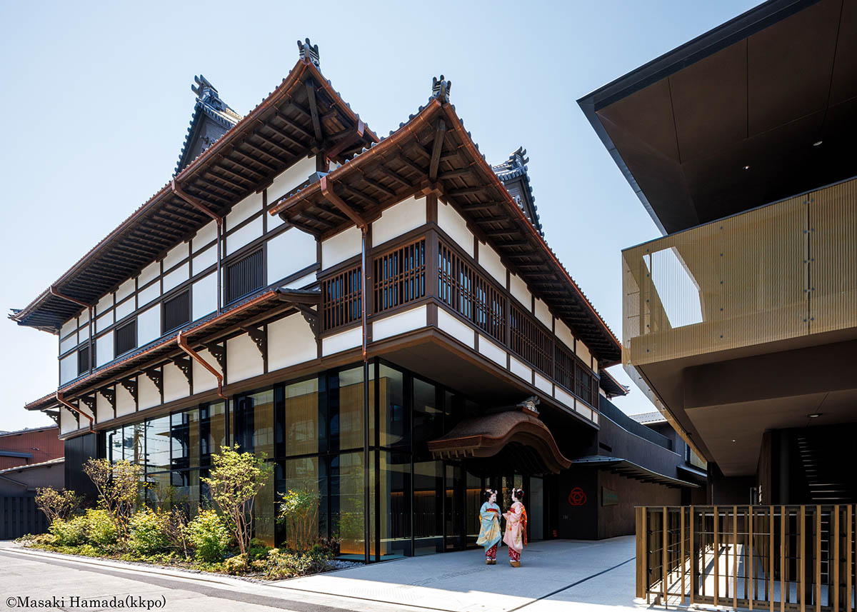 歌舞練場大屋根を再建