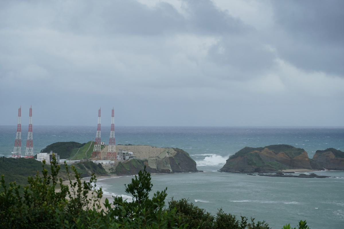 10月23日、曇天続きの種子島宇宙センター 射点付近(撮影:秋山文野)