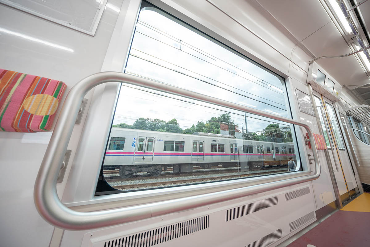 大きな窓部分には手すりもあり、子供も景色がよく見えそう