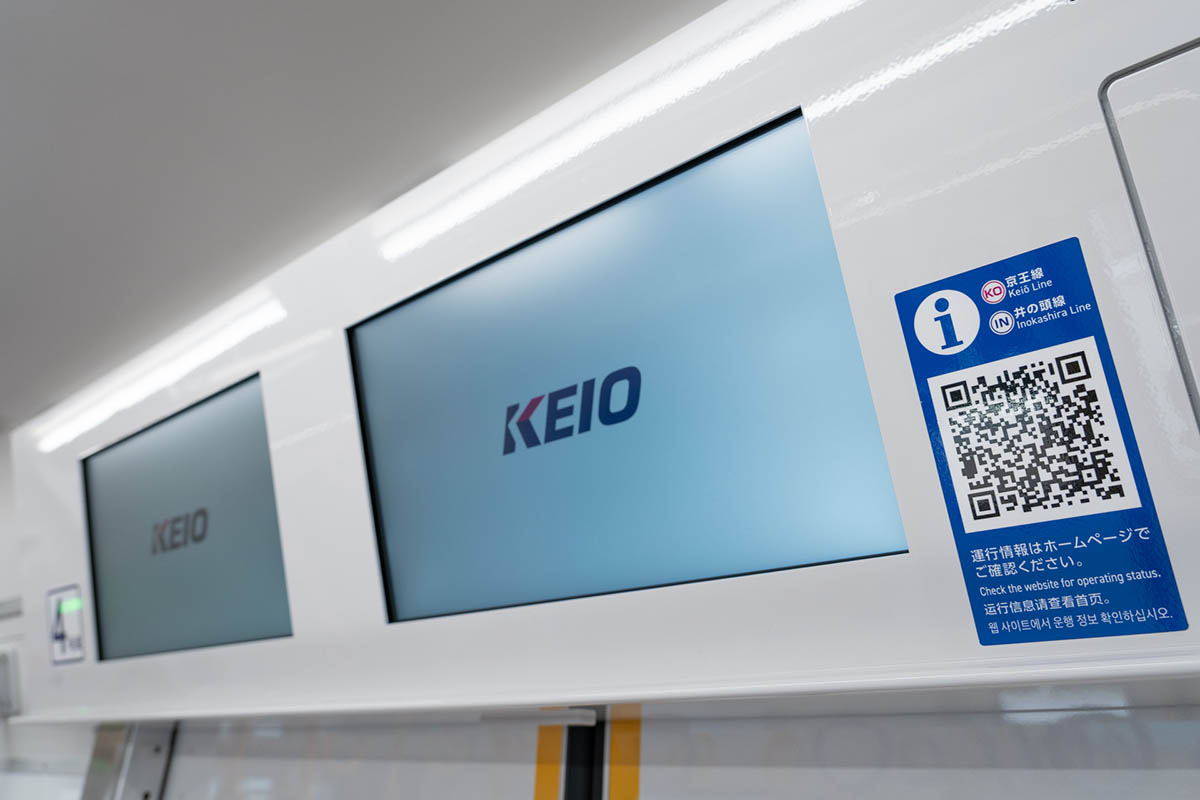 ドア上のサイネージは2面