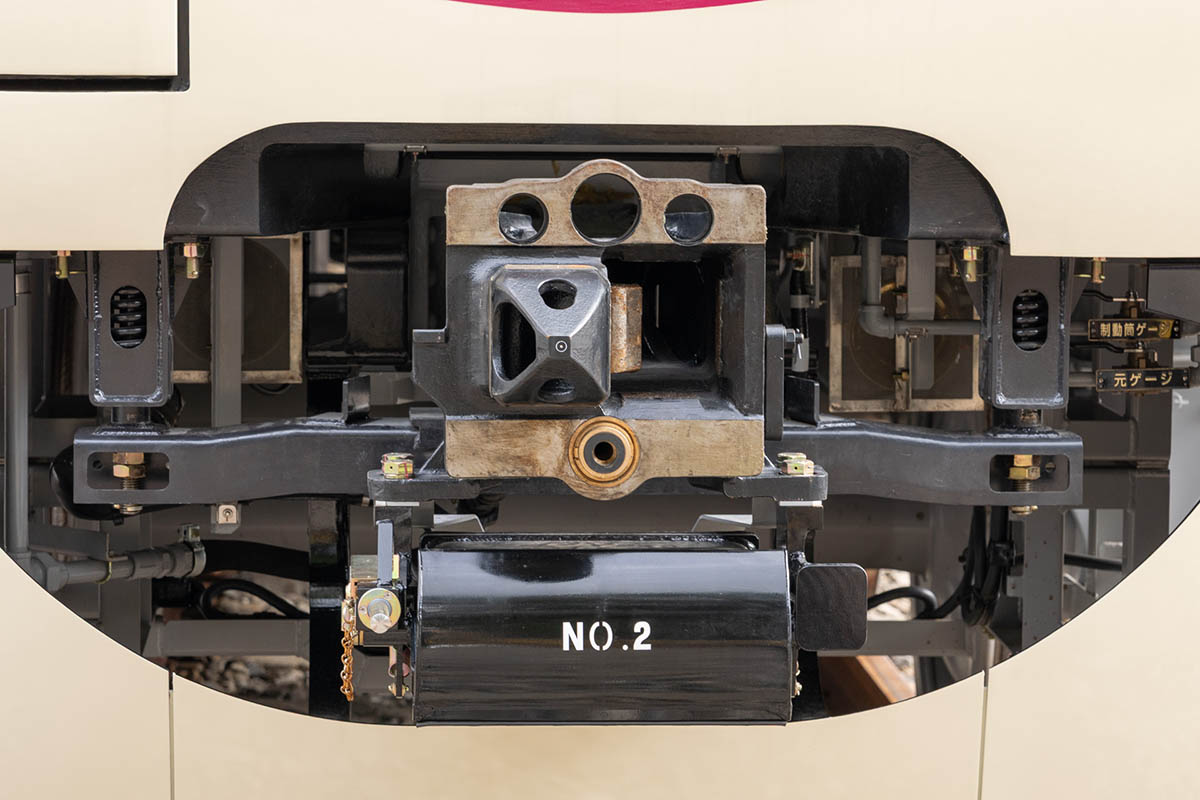 先頭車両の連結器