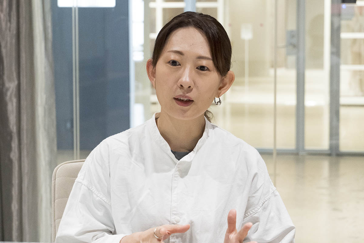 海外での提案にどう活かすかを説明する本村さん