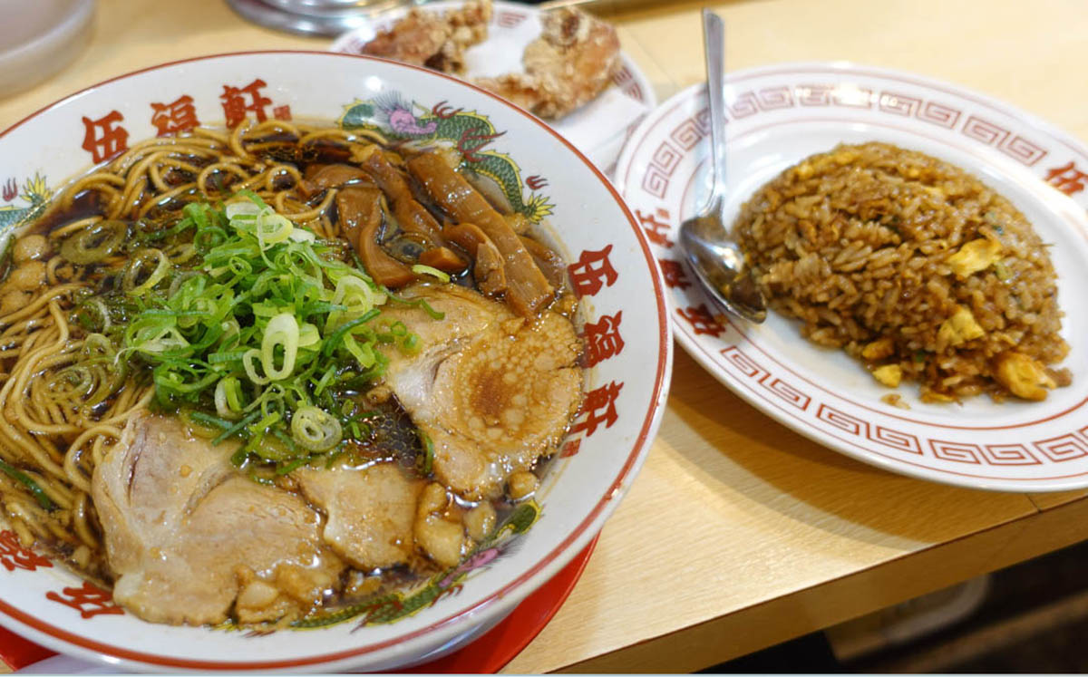 「伍福軒」背脂醤油ラーメン