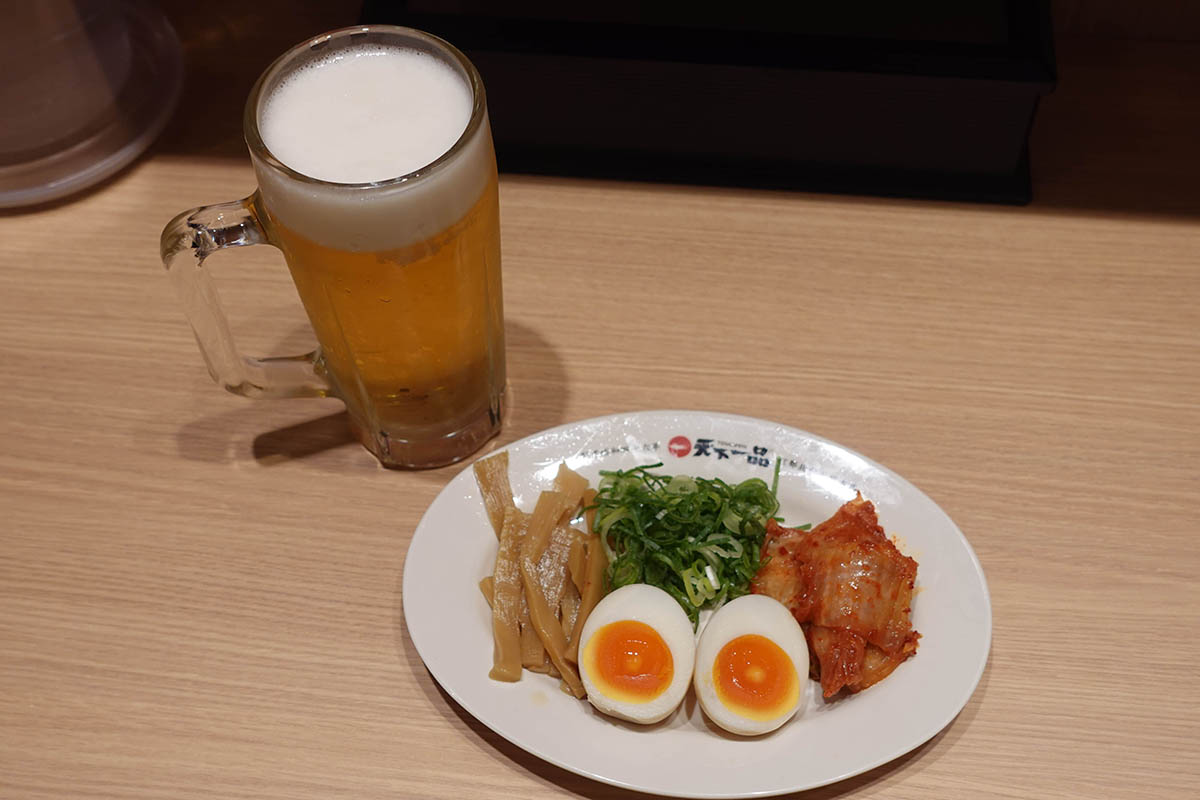天下一品新宿西口店のつまみ。伍福軒より「独り呑み」が相当に多い