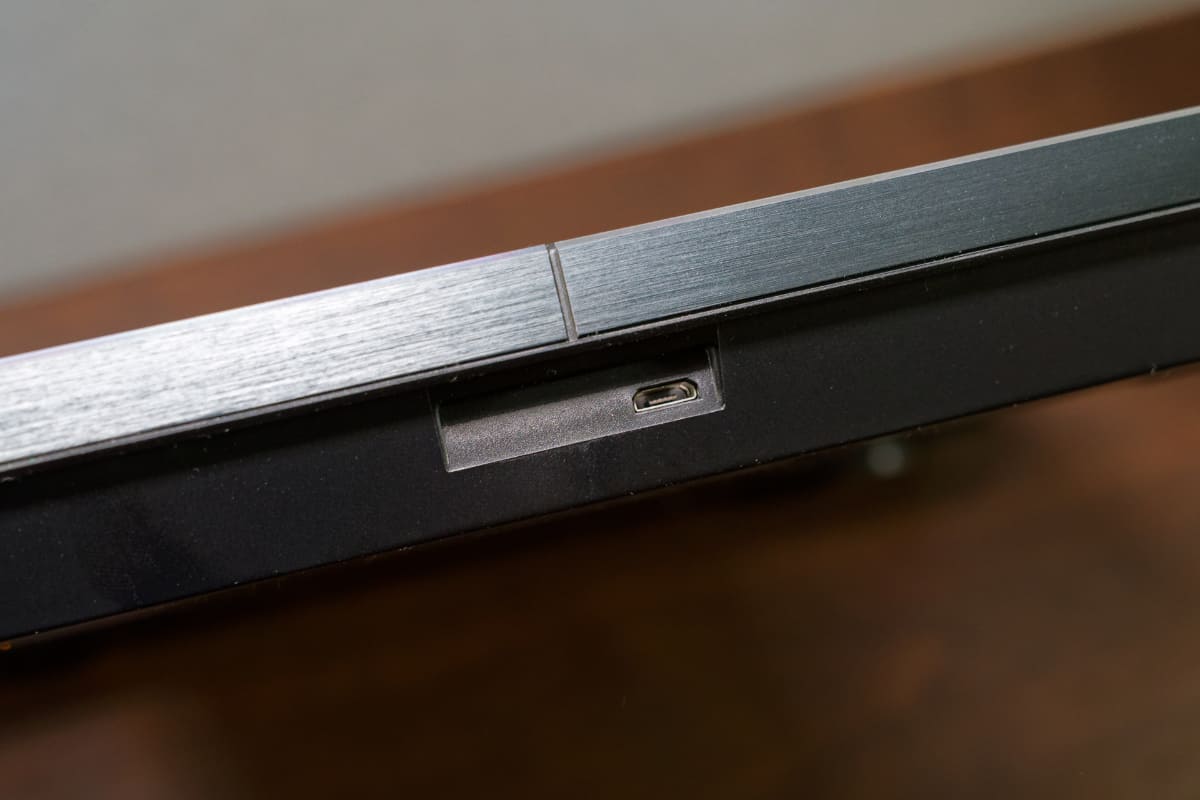 充電端子はMicro USB。ここもType-Cにしてほしかったところですが……