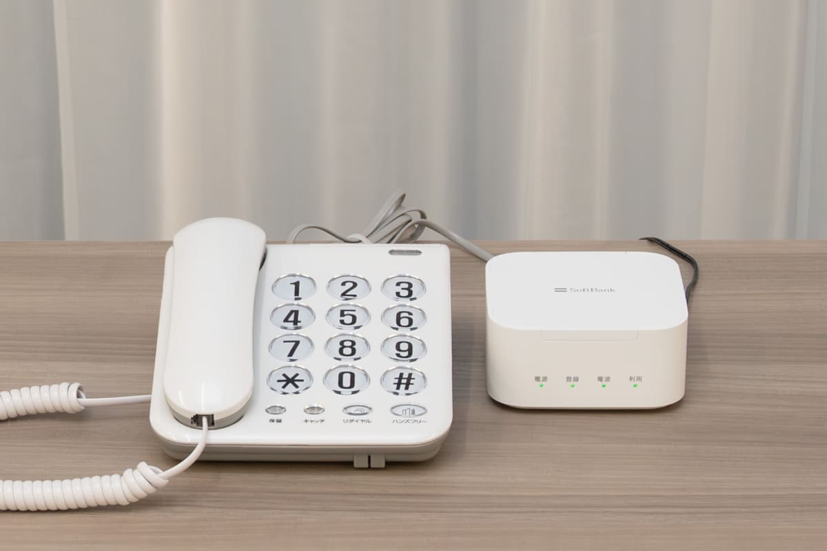 移行先に挙げられている、モバイル回線を利用する固定電話機のIP電話サービス「おうちのでんわ」
