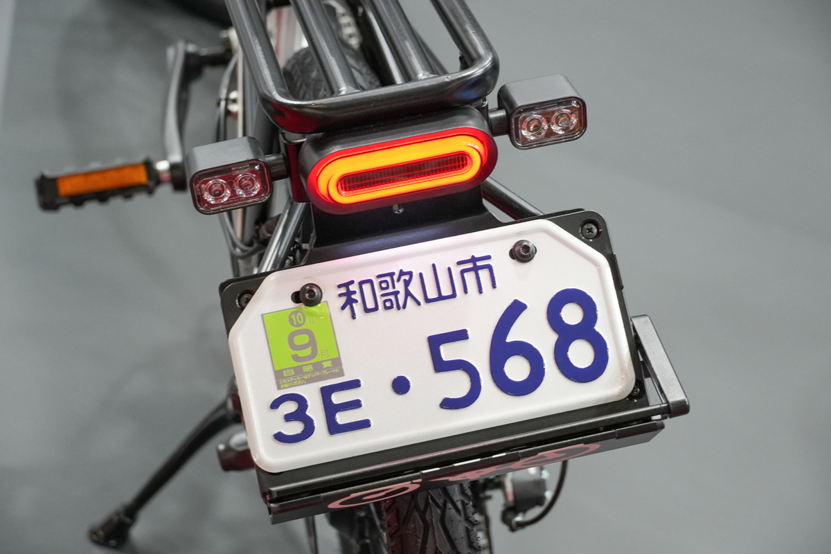 モビチェンのナンバープレートを標準装備