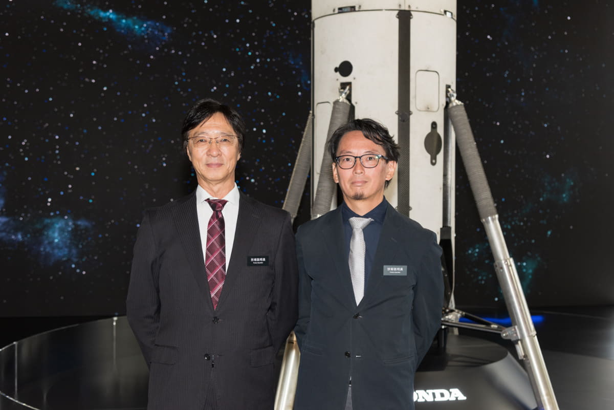 HONDA宇宙開発戦略室の櫻原一雄チーフエグゼクティブエンジニア(左)、石村潤一郎プロジェクトマネージャ(右)