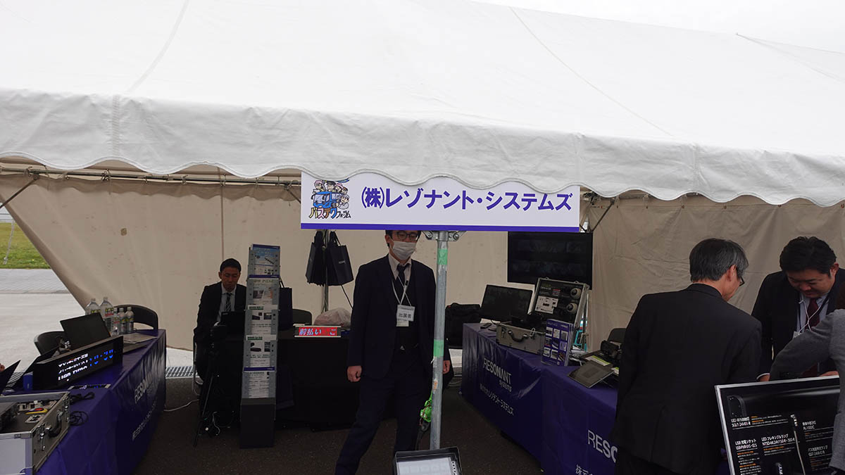 「レゾナント・システムズ」ブース。車内置き去り防止装置への問い合わせはそれなりに多かったようだ