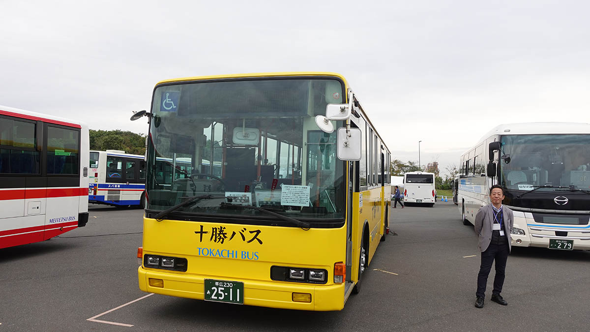 スポットクーラーが取り付けられた車両
