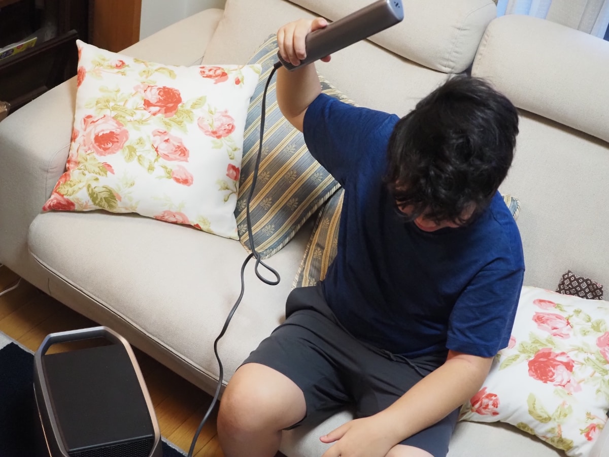 ドライヤーを使っているところ