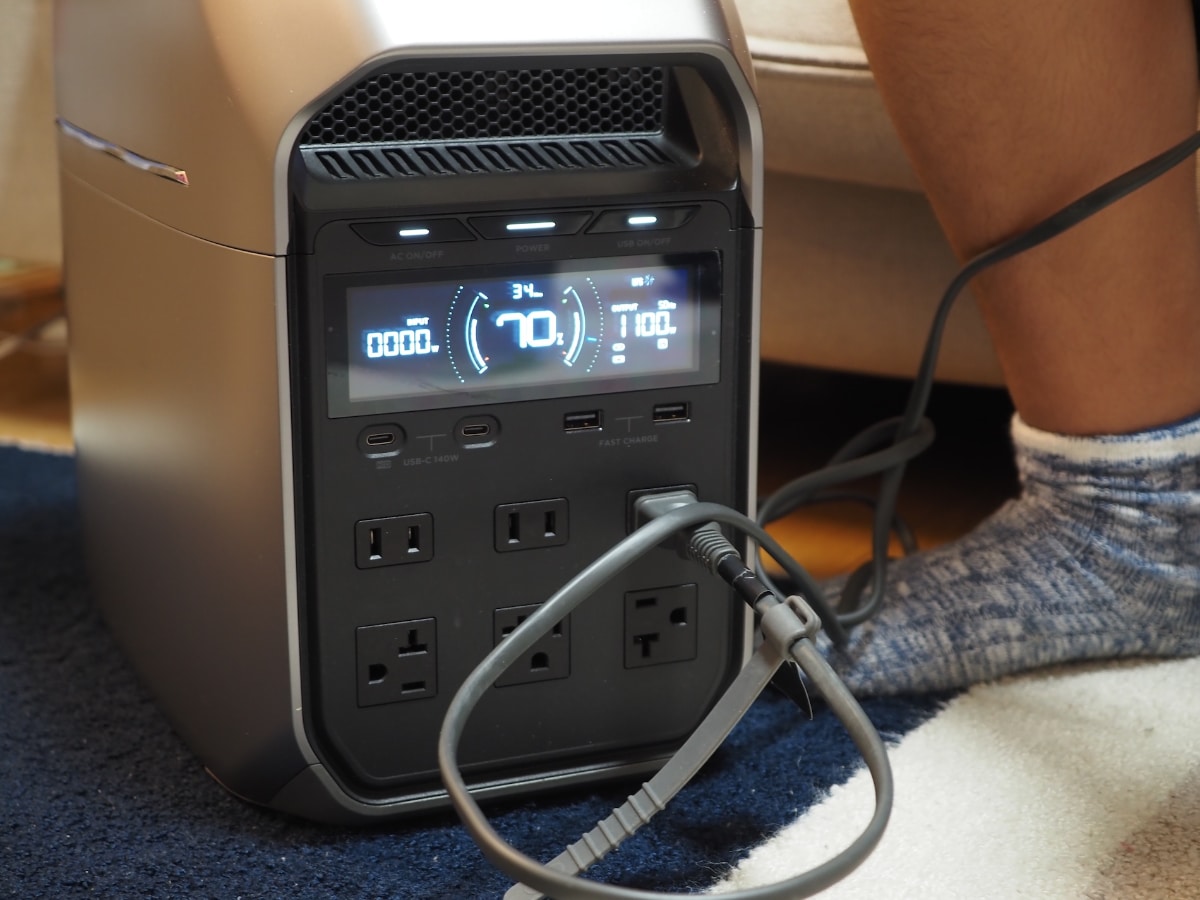 ドライヤーの温度と風量設定を最大にしたところ、消費電力は1,090〜1,200Wあたりで推移した