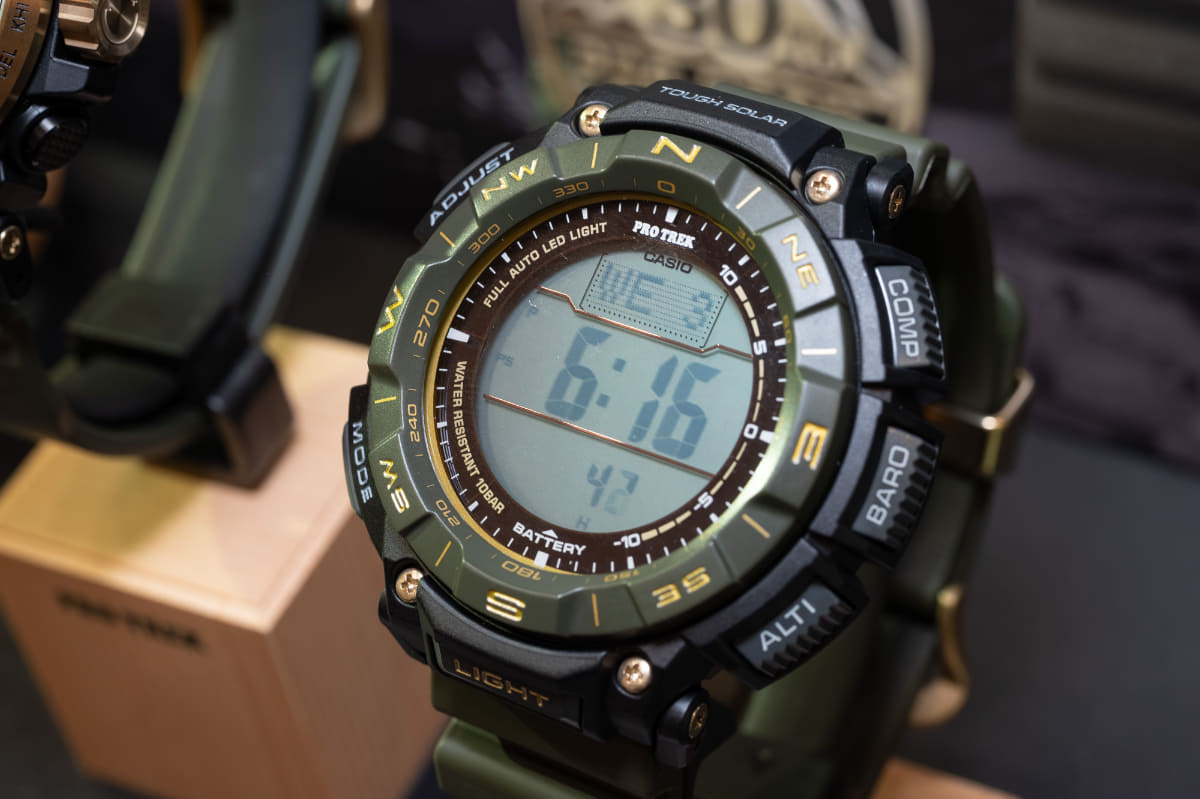 デュプレックスLCDによる方位表示