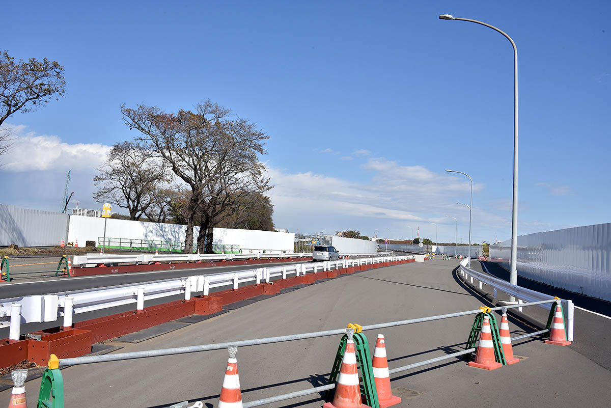 海軍道路も車線増の拡幅工事を実施