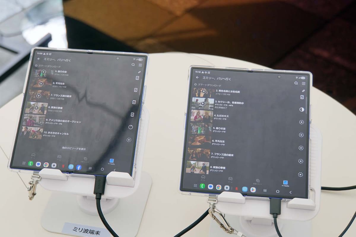 左のミリ波対応端末は、動画のダウンロードも高速。通常のSub 6が1本の動画をダウンロードしている間に、4本ぶんが完了していた