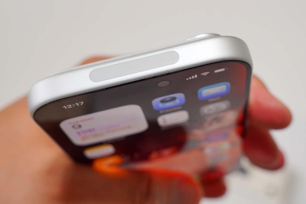 iPhoneもミリ波に対応しているのは米国のみとなる。ただし、iPhone 17 Pro/Pro Maxは筐体を共通化した関係で、日本版にも本体上部のミリ波アンテナが搭載されている