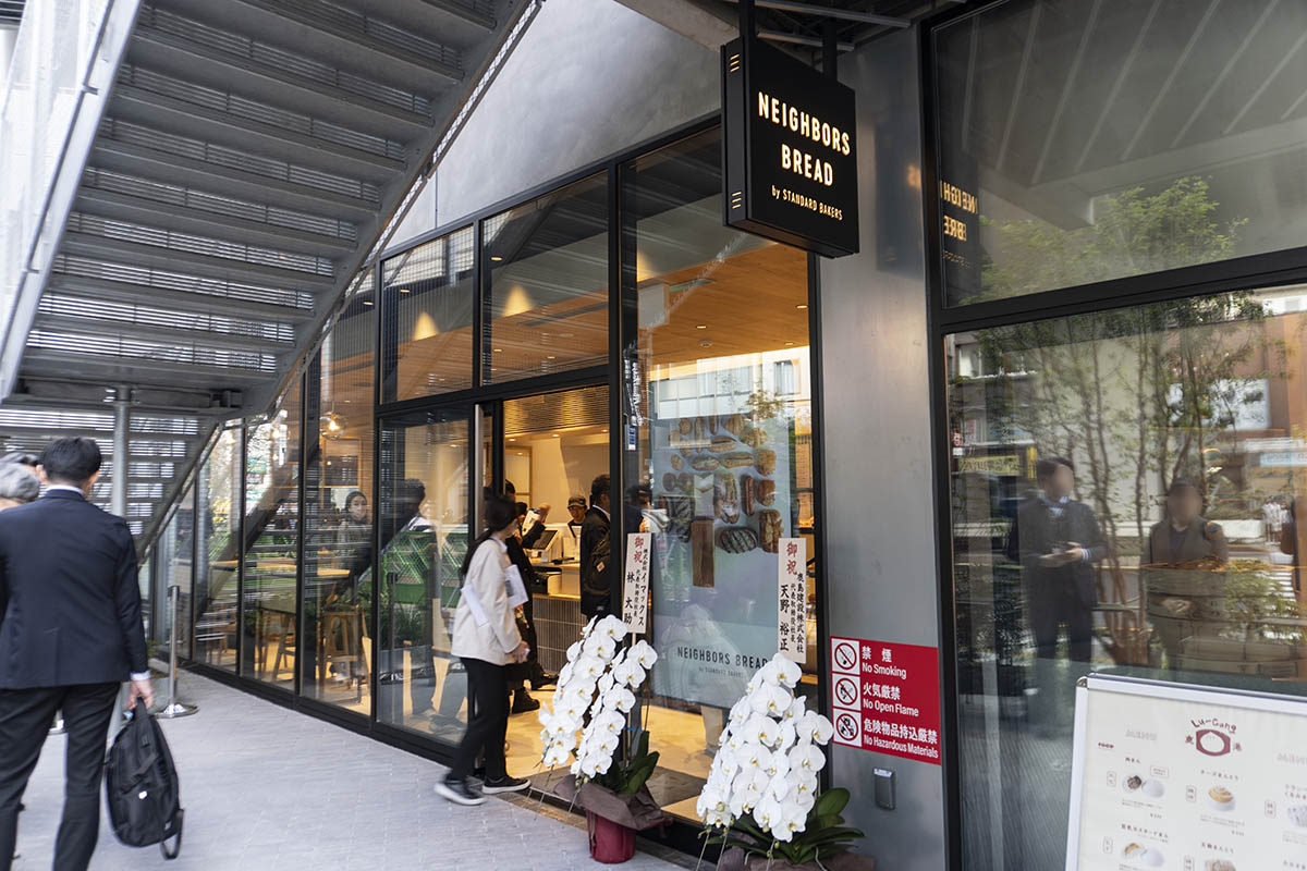 ベーカリー「NEIGHBORS BREAD by STANDARD BAKERS」(1階)