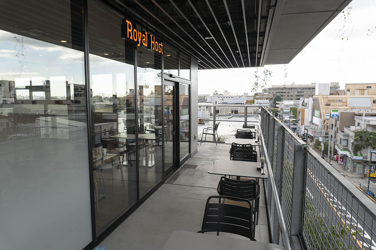 ファミリーレストラン「ロイヤルホスト」(3階)