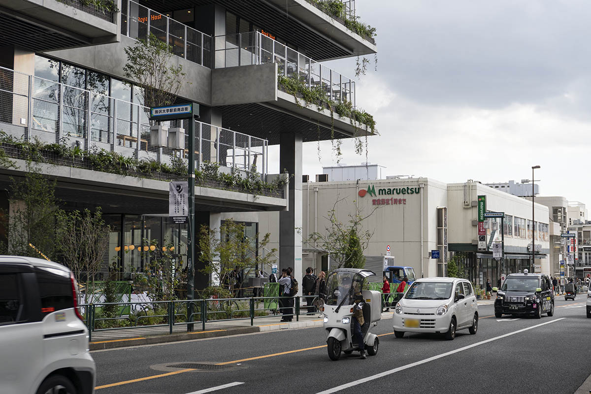 隣接するマルエツおよびその先に隣接する建物の立地での第2期を計画している