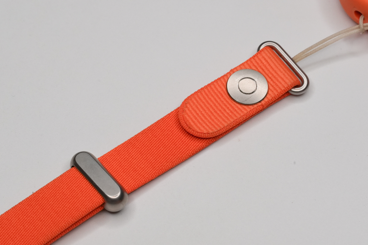 裏側。リングにピンをはめて固定します