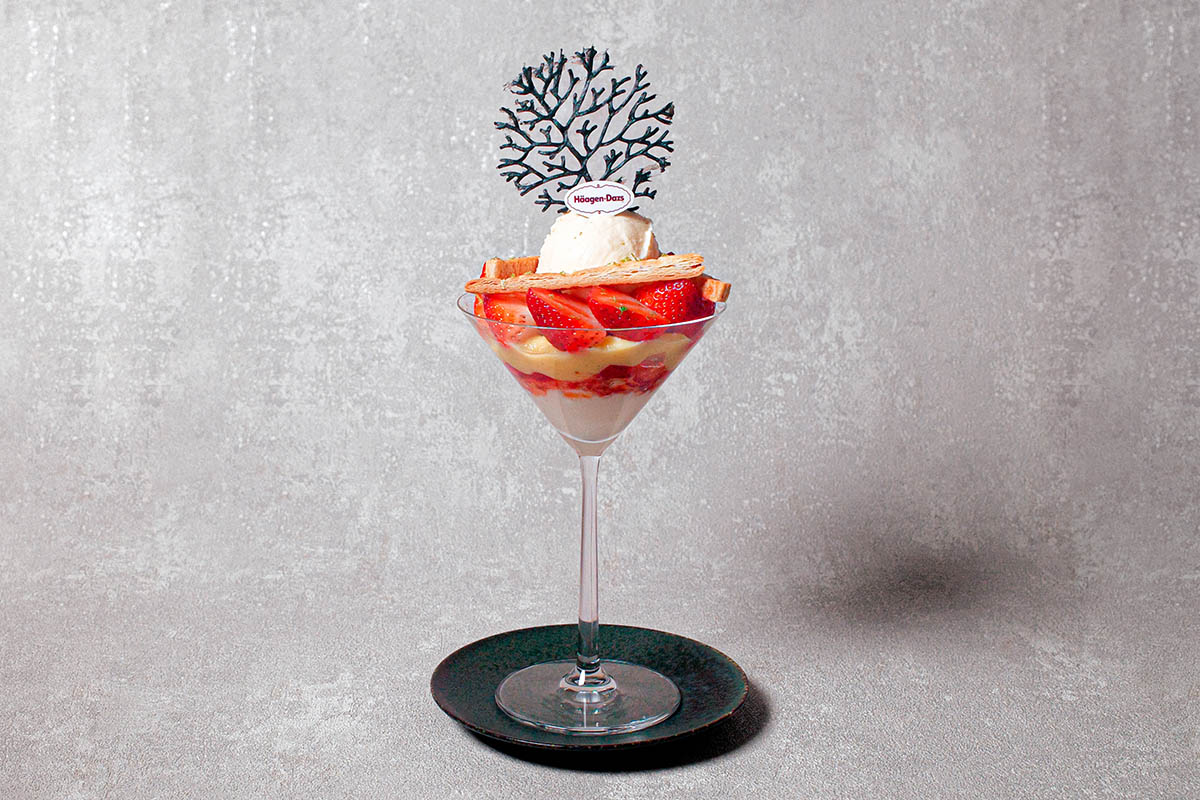 苺のナポレオンパフェ