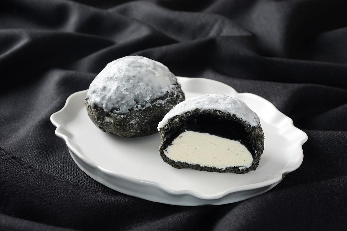 黒いバニラクッキーシュー(248円)