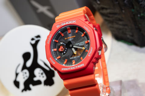 G-SHOCK、ガラパゴス諸島の鳥とカニがテーマ ダーウィン財団コラボ