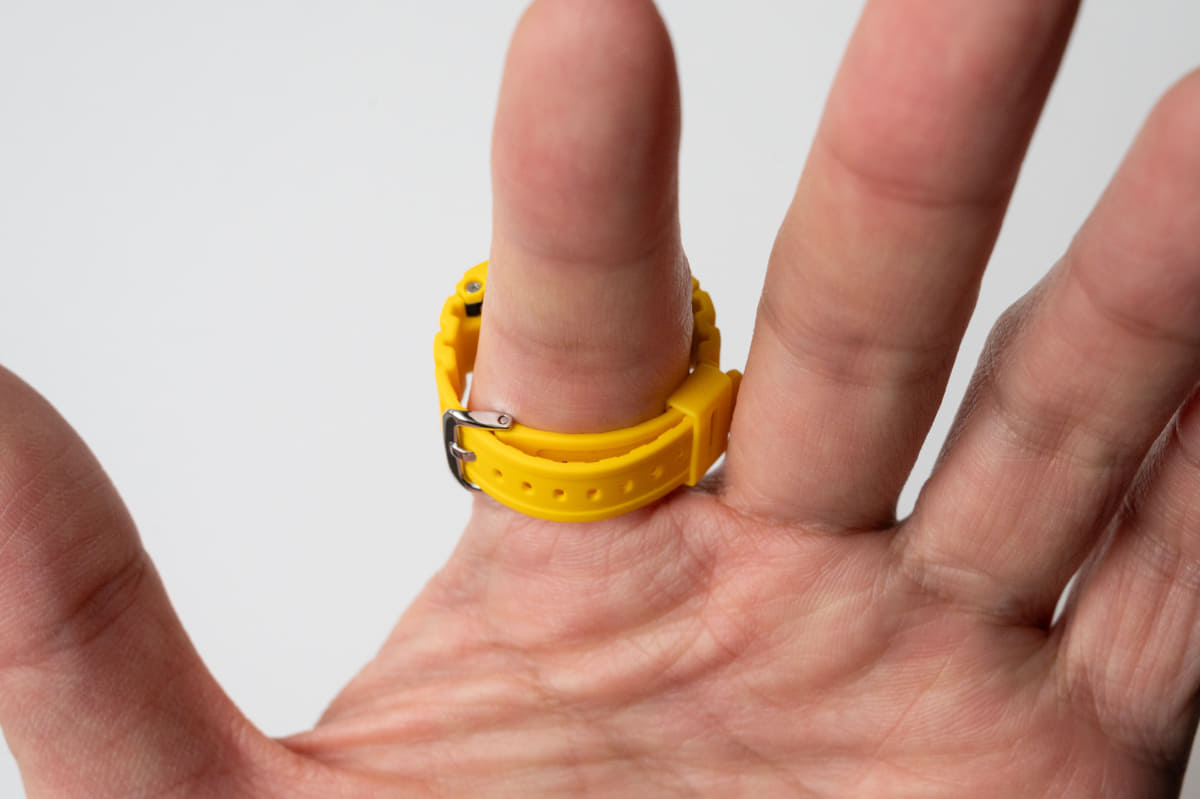 バンドは薄く、意外にも異物感は少なめ