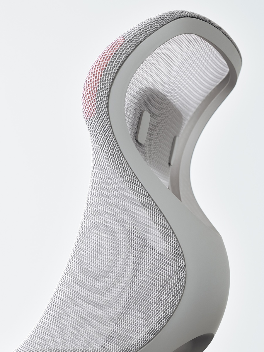 左右のフレーム構造をなくした、立体的な面形状の3Dハンモックメッシュ