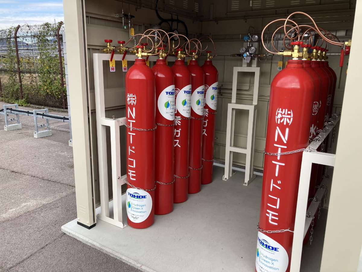水素ボンベ