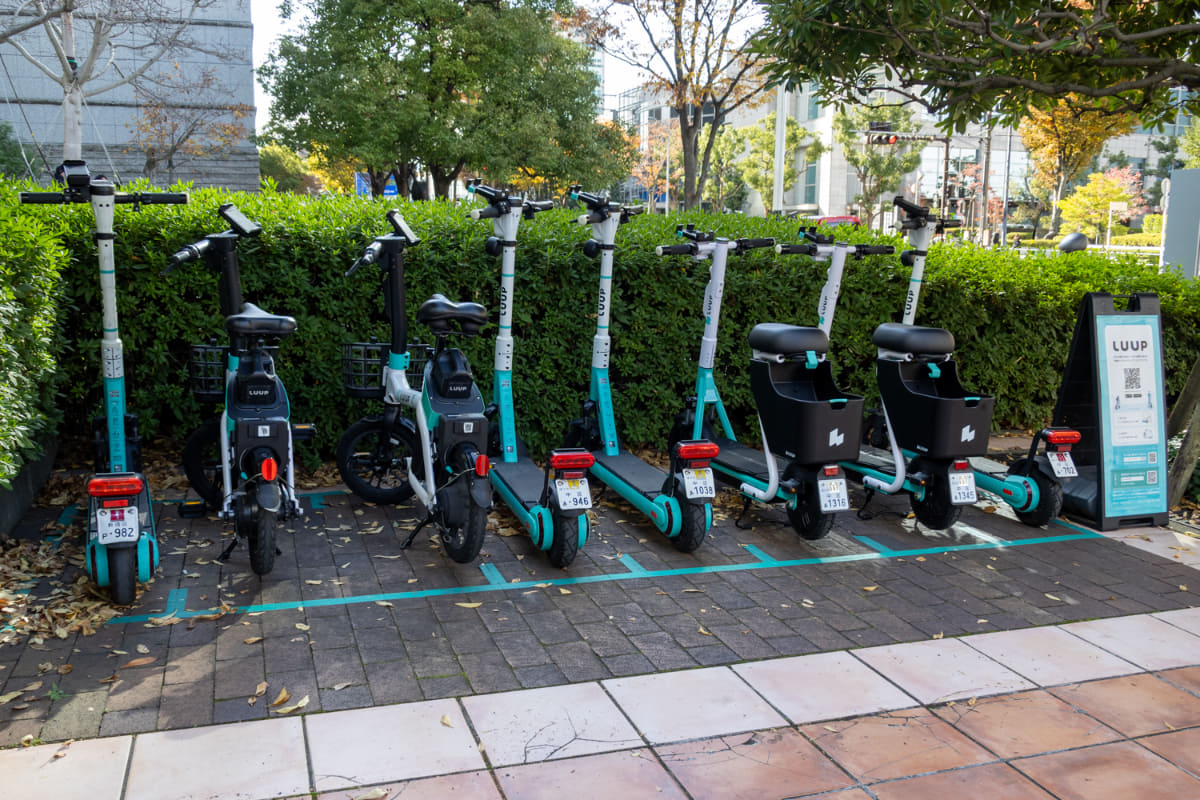 約440カ所のポートに100台の電動シートボードを配備