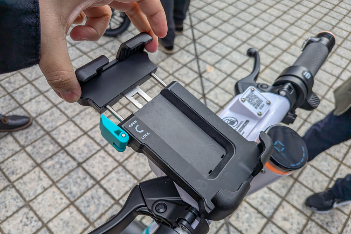 片手でも開閉できる