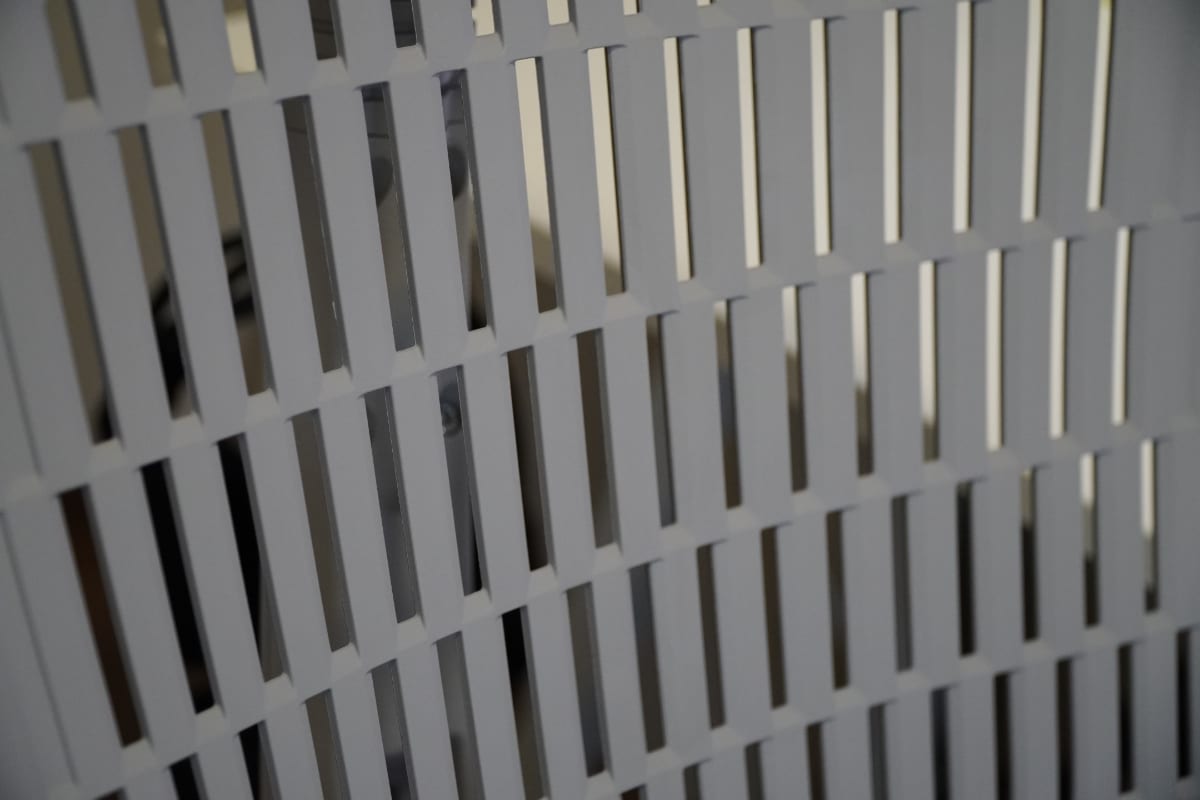 背もたれは身体の動きに応じてしなる